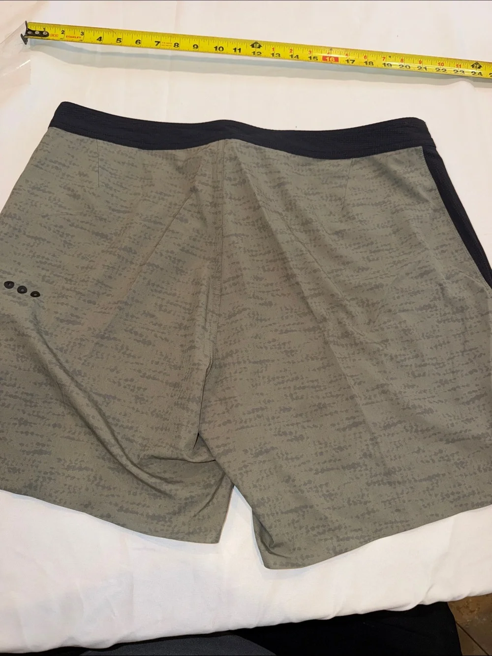 608106 Vuori Peak Board Shorts Drawstring Green Black Men’s 36 7” Inseam V374